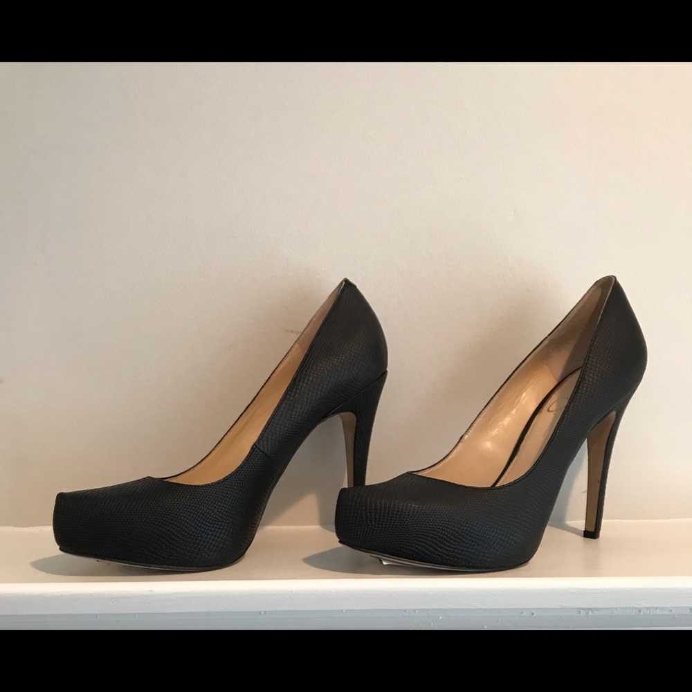 Black Jessica Simpson pumps
